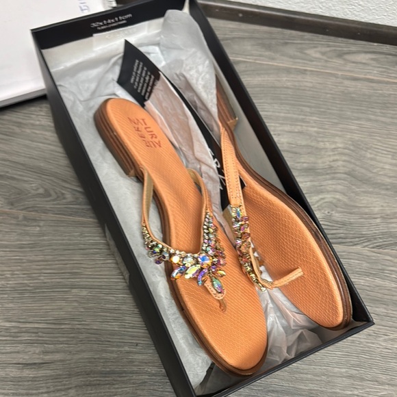 Naturalizer Women's Sandals Fallyn Thong Sandals - Picture 2 of 6